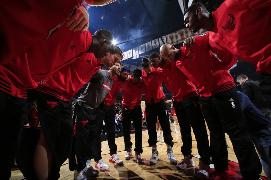I Chicago Bulls si caricano prima della partita con San Antonio (Getty Images)
